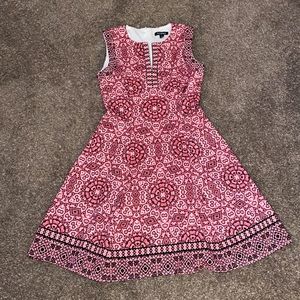 Roz & Ali pink patterned midi dress.